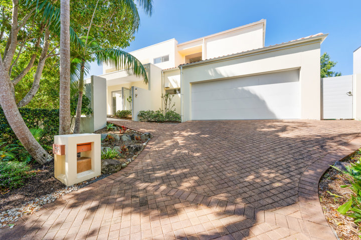 Noosa Golf Course Residence with 15m lap pool - 18