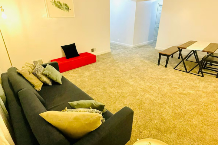 Soothing Apartment Near Chicago - 9