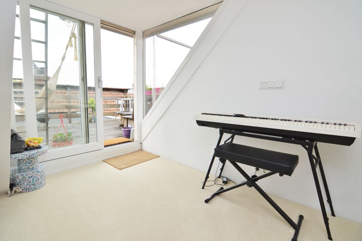 Beautiful town house top floor with roof terrace - 18