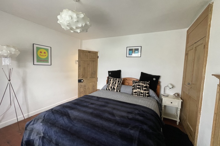 On the Cornish coast path with an awesome view. - 1