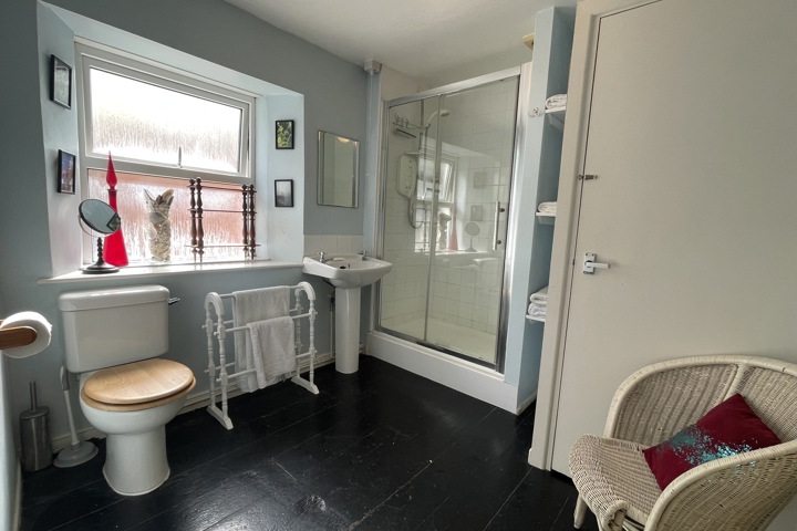 On the Cornish coast path with an awesome view. - 5