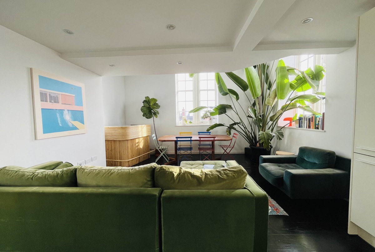 Sunny tranquil London penthouse