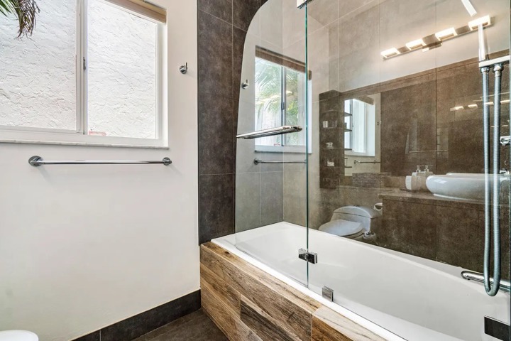 Beautiful 3 Bedroom pool Home - 5