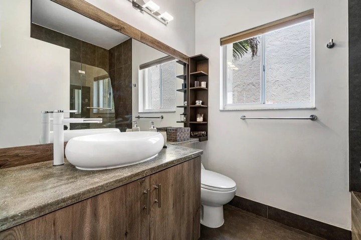 Beautiful 3 Bedroom pool Home - 6