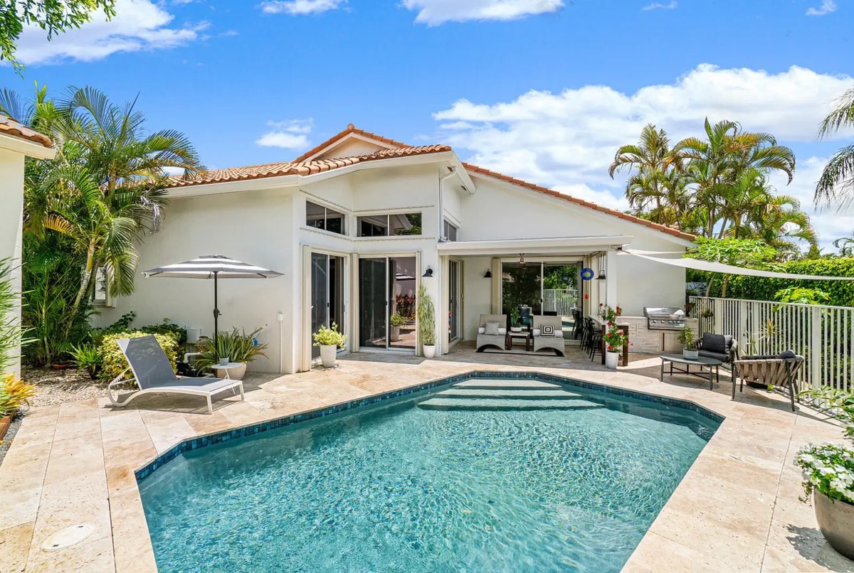 Beautiful 3 Bedroom pool Home