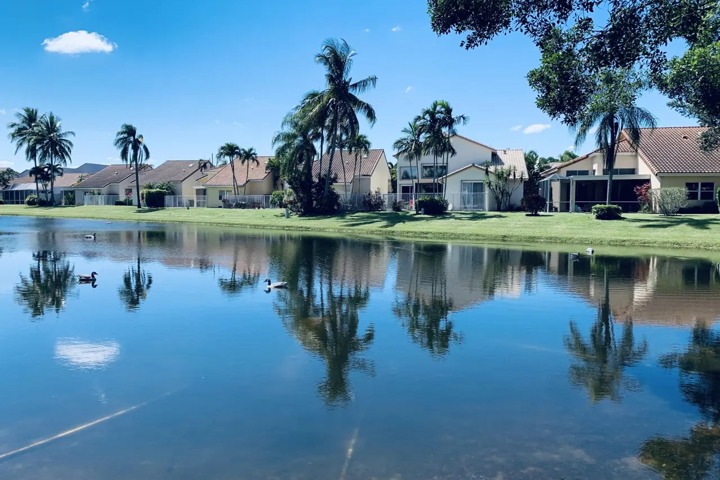 Beautiful 3 Bedroom pool Home - 9