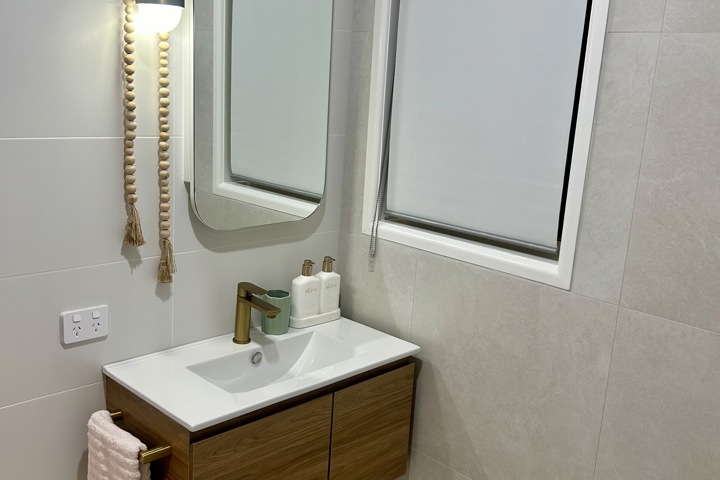 3 bedroom comfortable home close to everything - 6