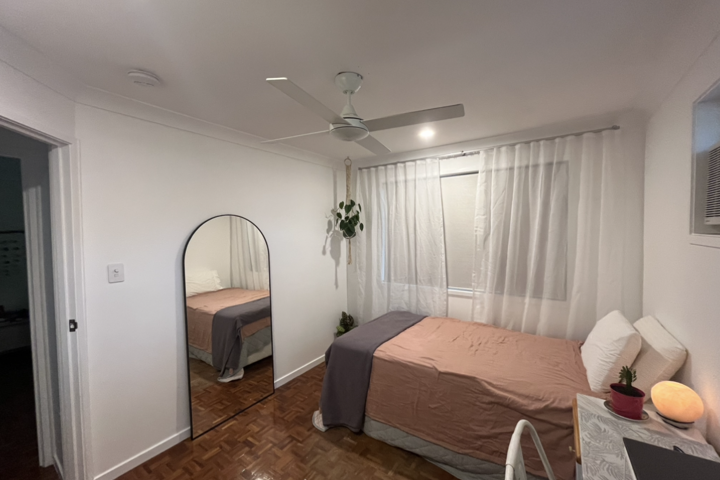 3 bedroom comfortable home close to everything - 11