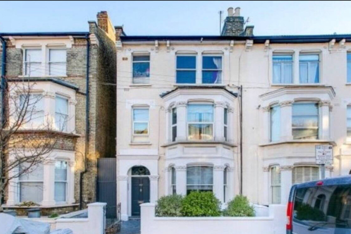 Charming 2 bedroom garden flat in West London - 9