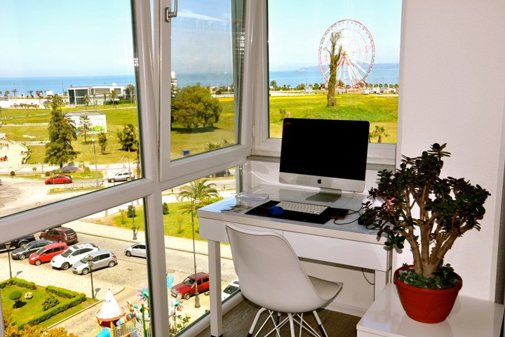 Fully furnished Seafront city apartment. - 10