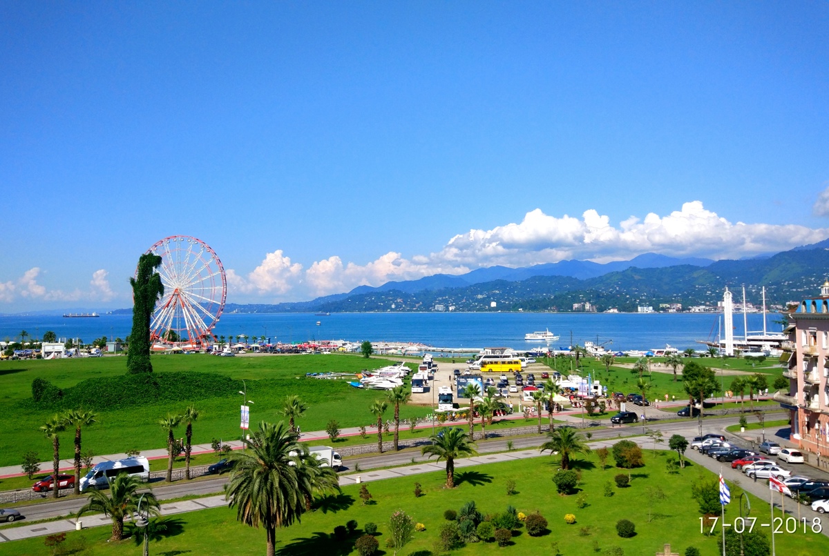 Fully furnished Seafront city apartment.