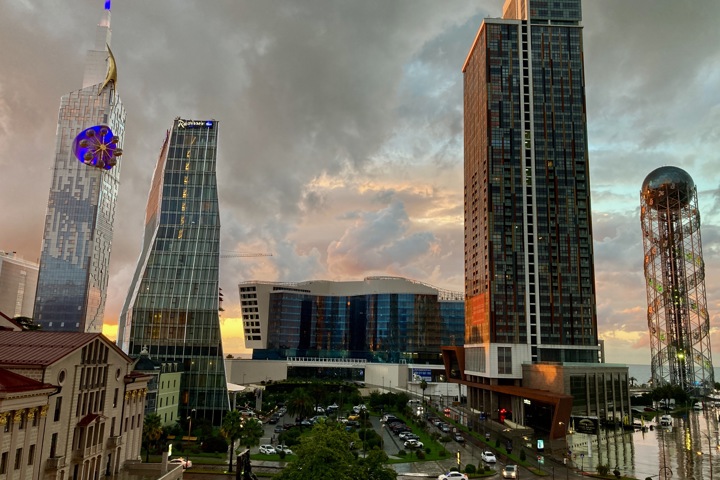 Fully furnished Seafront city apartment. - 14