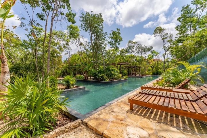 Rooftop Jacuzzi in Enclosed Community - 3