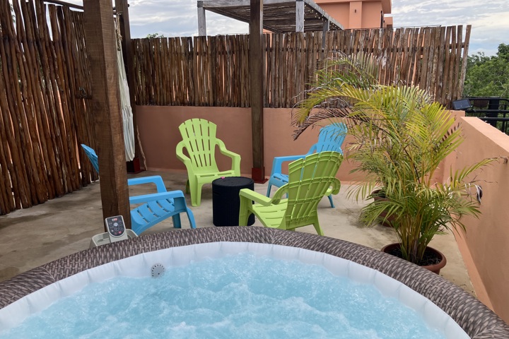 Rooftop Jacuzzi in Enclosed Community - 4