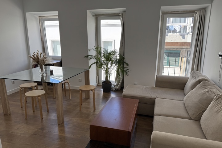 Bright Lisbon Home with Workspace - 1