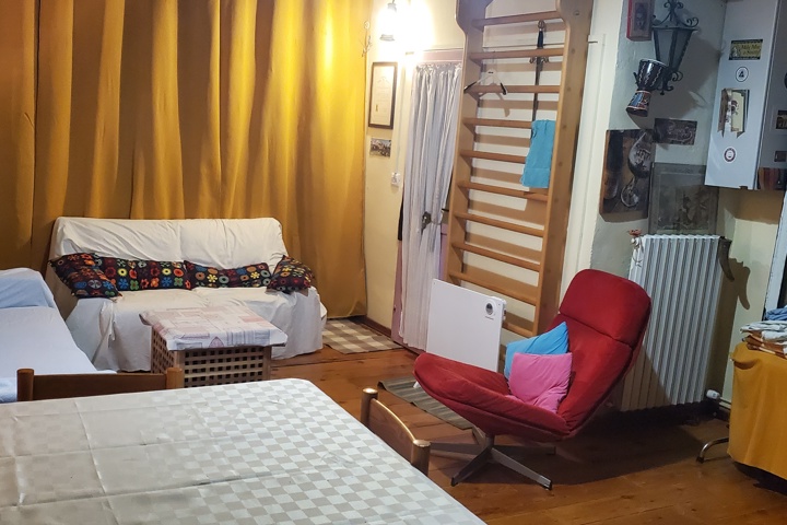 Unique room in the town of Slow Food & Fast Cars! - 2