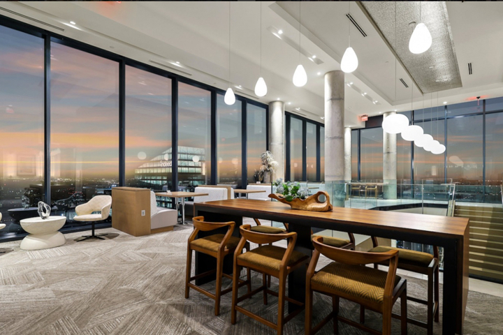 Peaceful Luxury Downtown Austin High Rise - 9