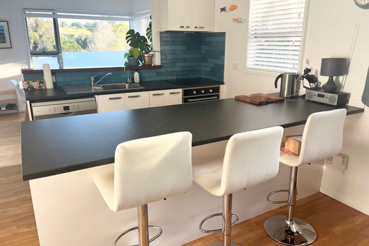 Walk to Palm Beach on magical Waiheke Island - 4