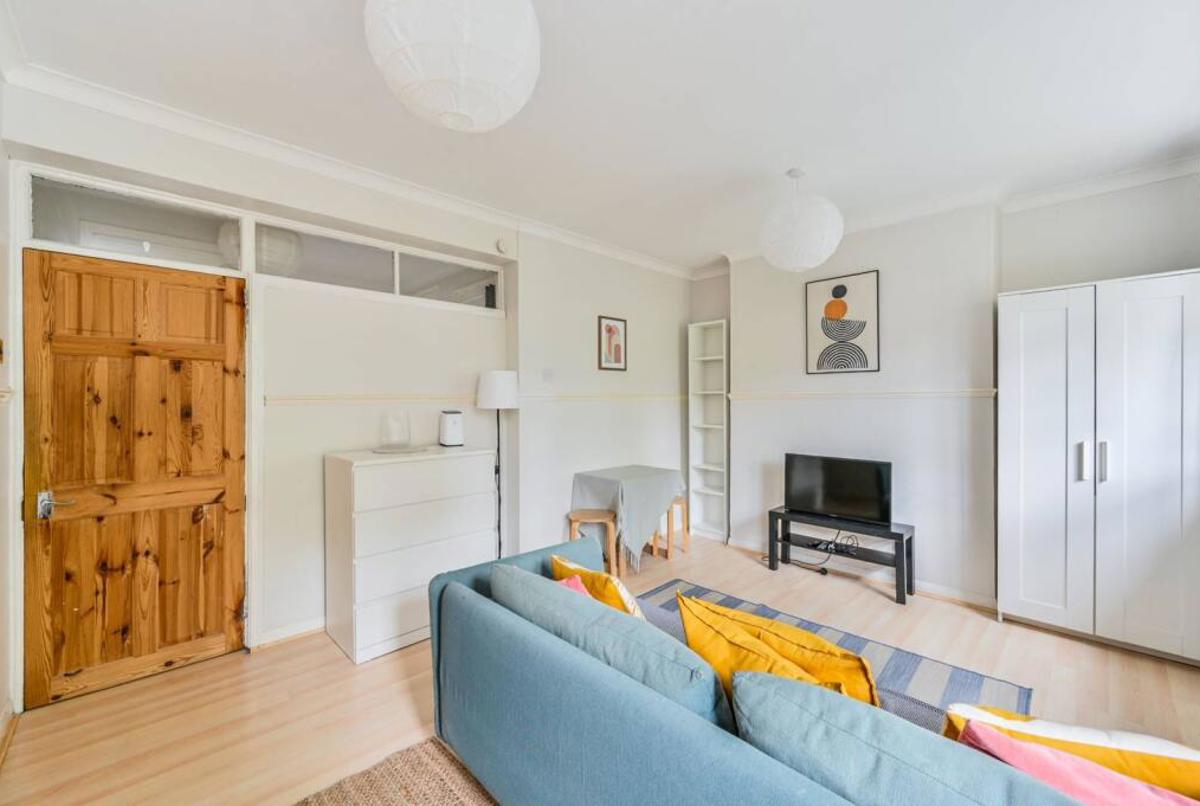 3 bedroom flat in central London