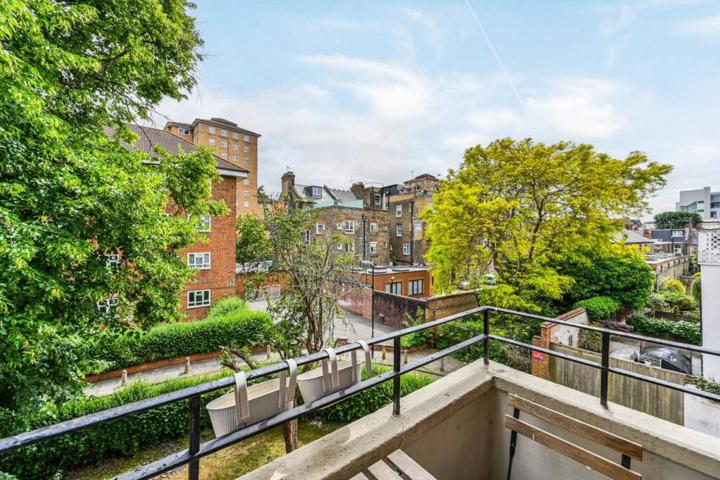 3 bedroom flat in central London - 2