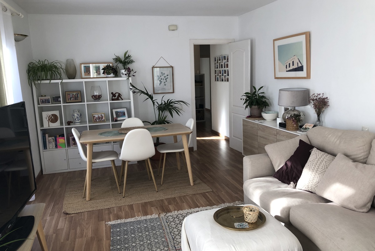 Bright and spacious flat minutes from the sea