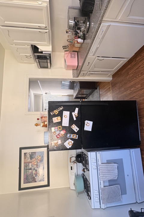 Los Angeles Apartment - 2