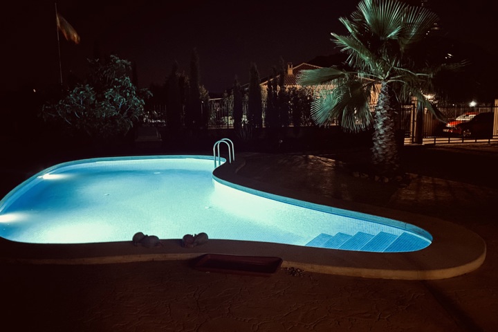 Free standing bungalow w/private pool - 1