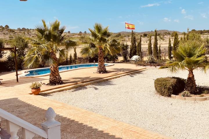 Free standing bungalow w/private pool - 2