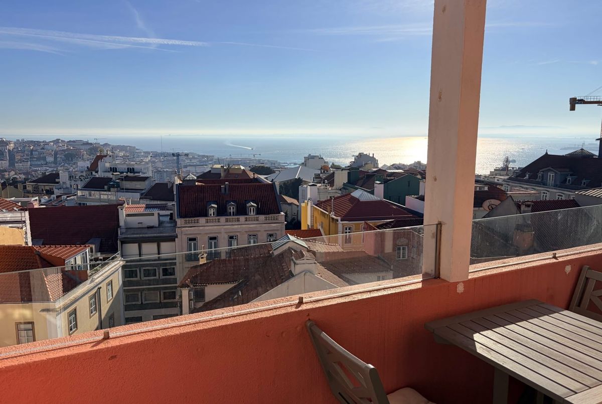 Sunny 1 bedroom apartment in the heart of Lisbon