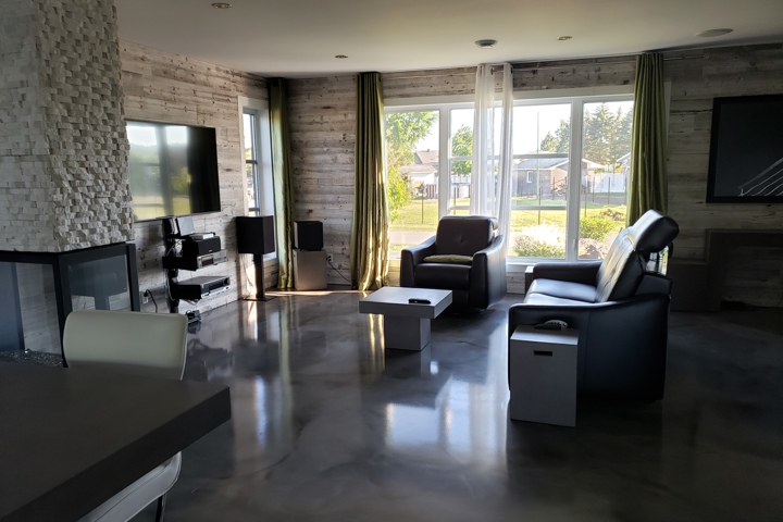 Modern Country Setting Home - 28