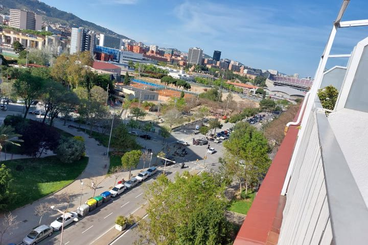 Family House just in front of the Camp Nou - 4