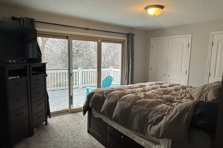 Mountain getaway with beautiful deck and backyard - 2