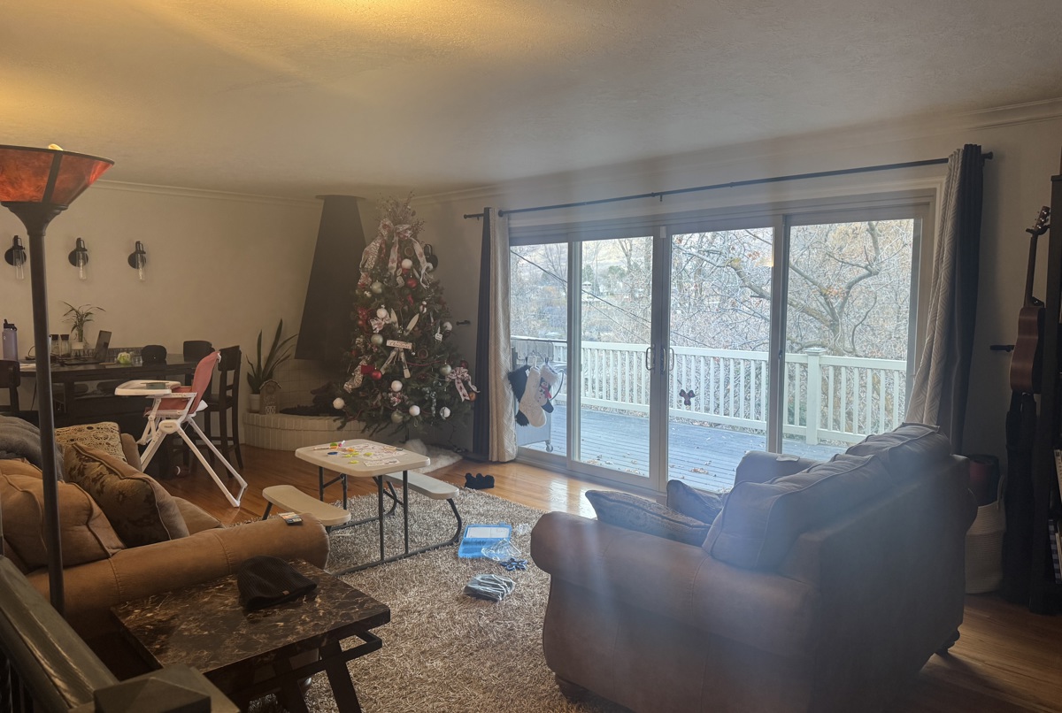 Mountain getaway with beautiful deck and backyard