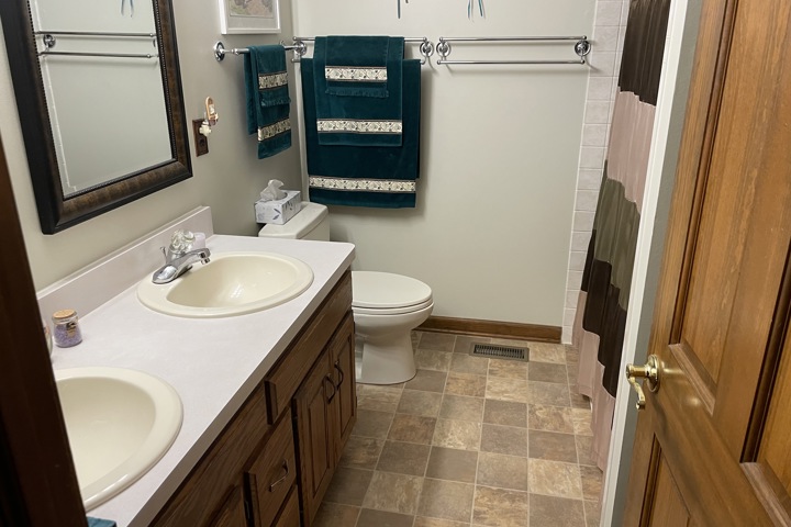 Suburban Ranch with Basement and Garage - 5