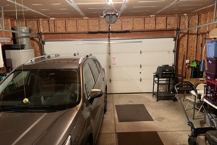 Suburban Ranch with Basement and Garage - 11