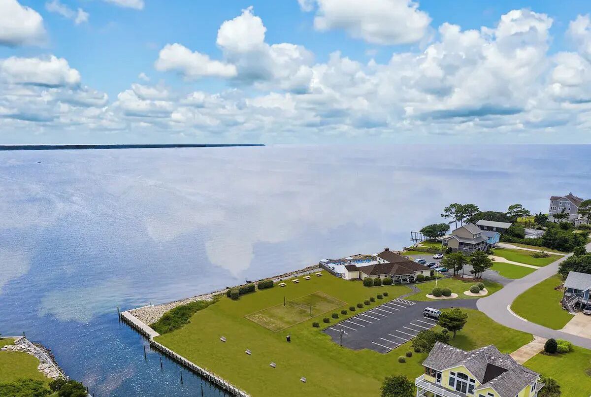 Waterfront - Hot Tub, Boat, Kayak, Tiki bar/Swings