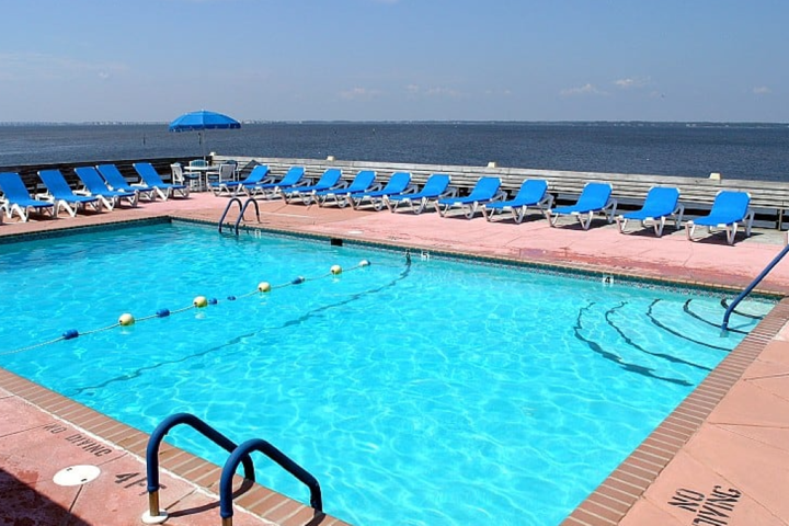 Waterfront - Hot Tub, Boat, Kayak, Tiki bar/Swings - 32