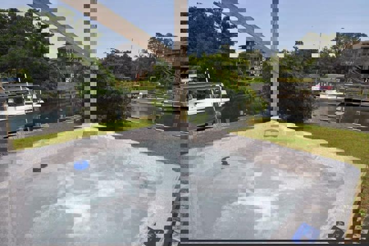 Waterfront - Hot Tub, Boat, Kayak, Tiki bar/Swings - 4