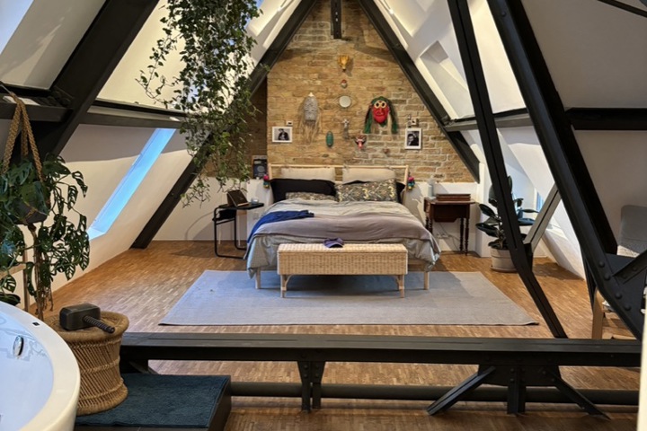 Unique designer Rooftop Loft in an old school - 3