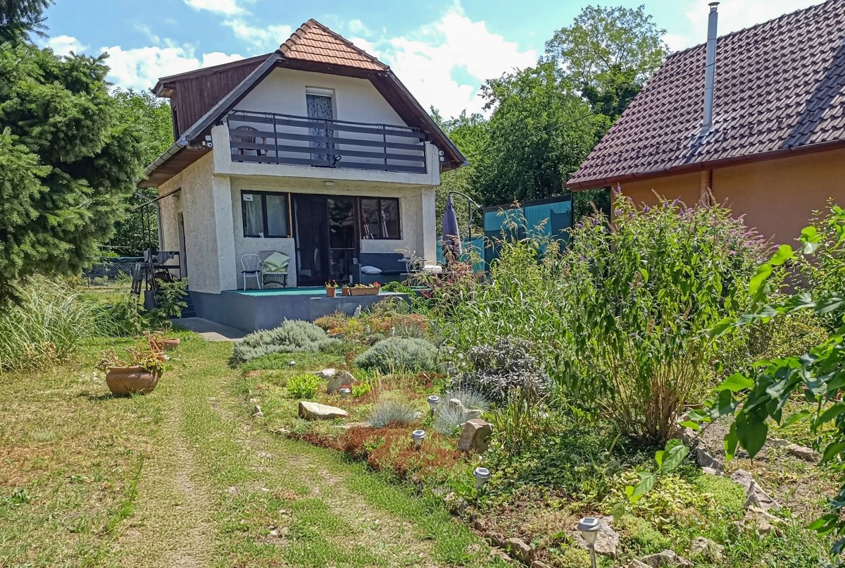 Lakeside 2floor house giant garden near Budapest