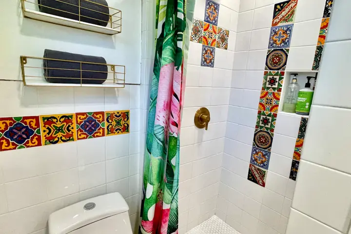 Charming Artsy Retreat w Garden by Park/Shop/Retsr - 4