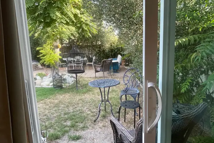 Charming Artsy Retreat w Garden by Park/Shop/Retsr - 5