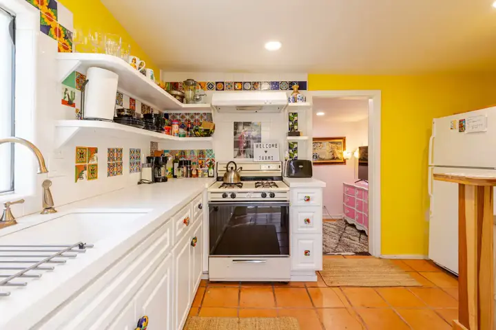 Charming Artsy Retreat w Garden by Park/Shop/Retsr - 7