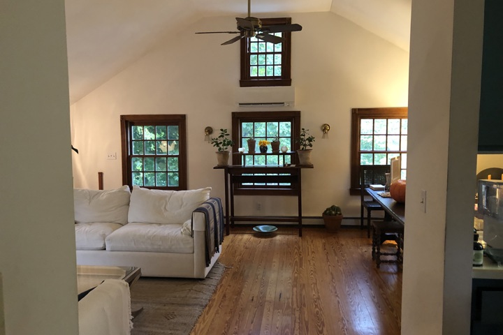 light-filled vaulted ceiling 2 rooms upstairs barn - 1