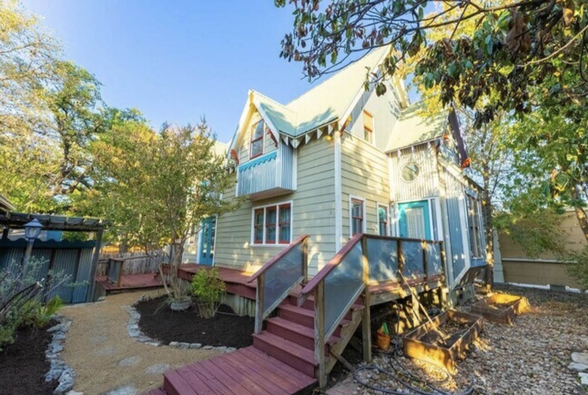 Cozy bungalow in the heart of Austin, TX