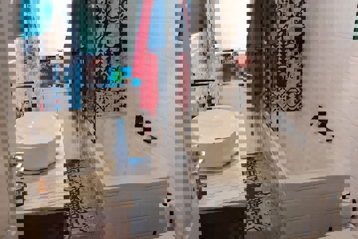 Family home with balconies by the park - 7