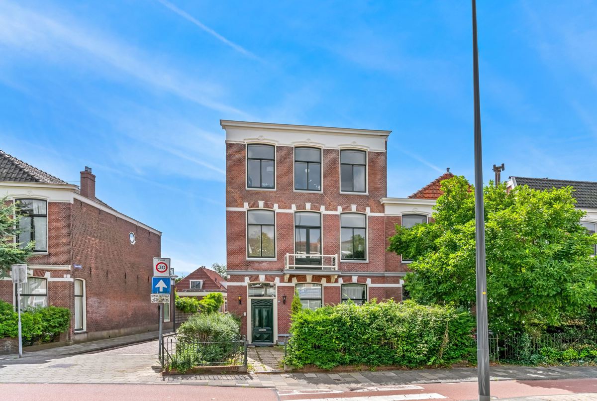 Beautiful 3-room apartment with private parking