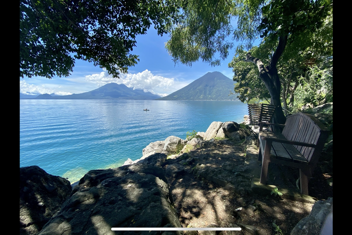 Dreamy Volcano Lake Cottage Retreat - 5