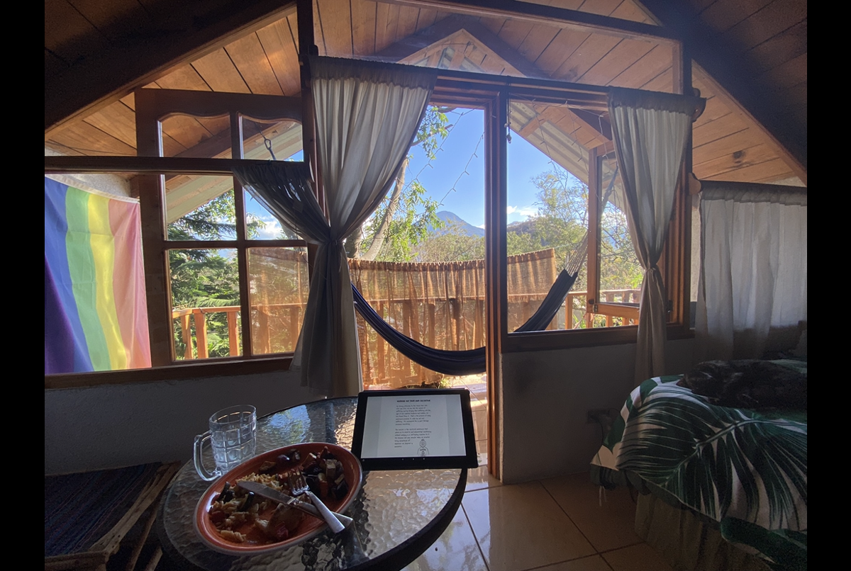 Dreamy Volcano Lake Cottage Retreat