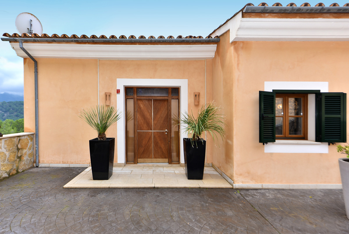 Sea and Mountain view